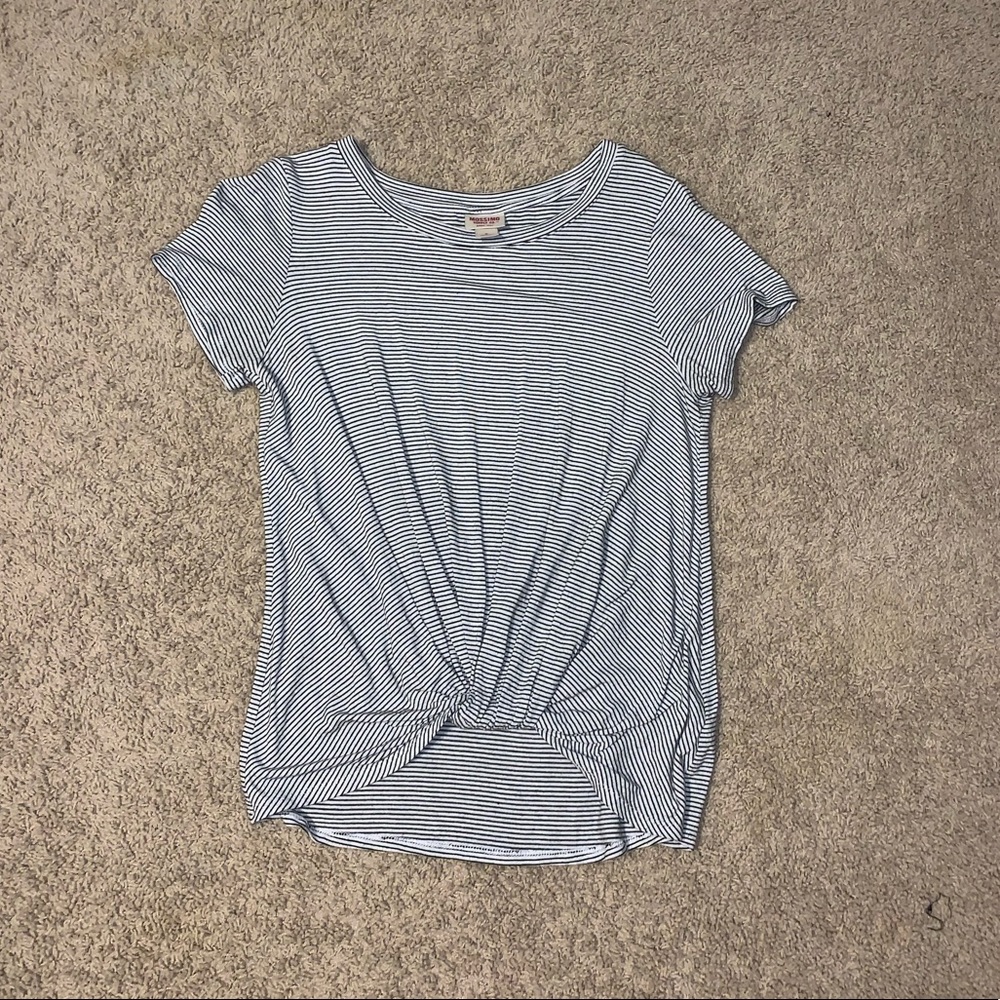 striped shirt sleeved t shirt